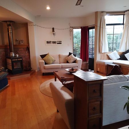 Birds Eyes Te Awanga Bed & Breakfast Bagian luar foto