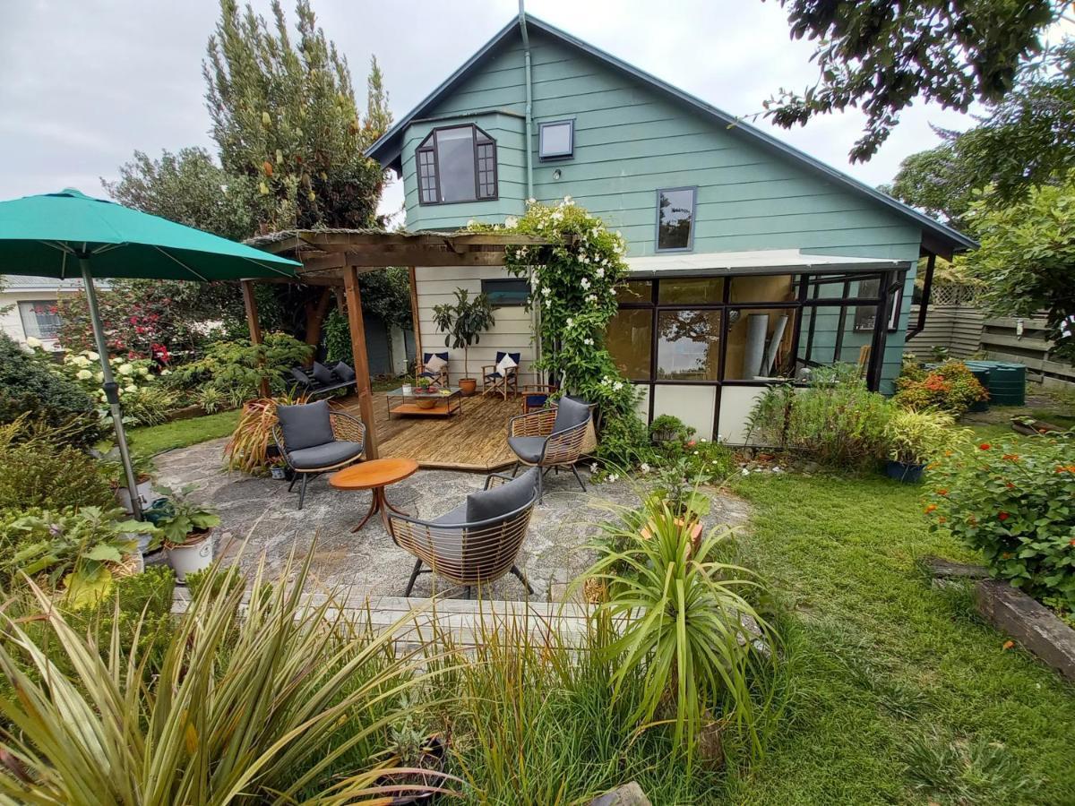 Birds Eyes Te Awanga Bed & Breakfast Bagian luar foto