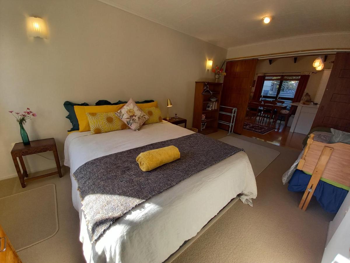 Birds Eyes Te Awanga Bed & Breakfast Bagian luar foto