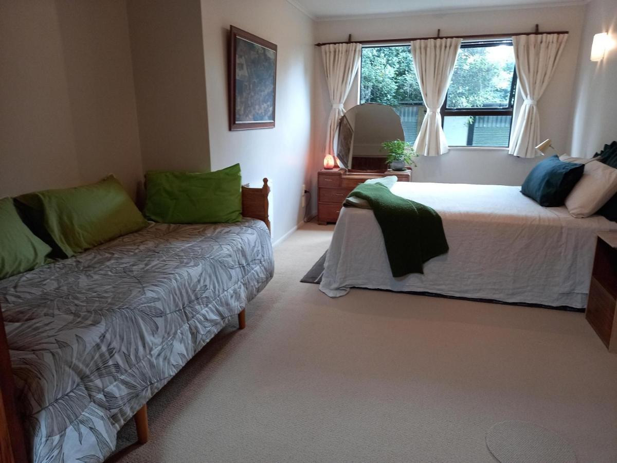 Birds Eyes Te Awanga Bed & Breakfast Bagian luar foto
