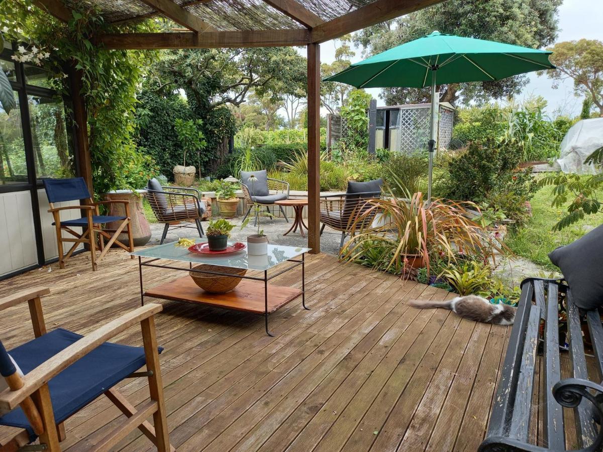 Birds Eyes Te Awanga Bed & Breakfast Bagian luar foto