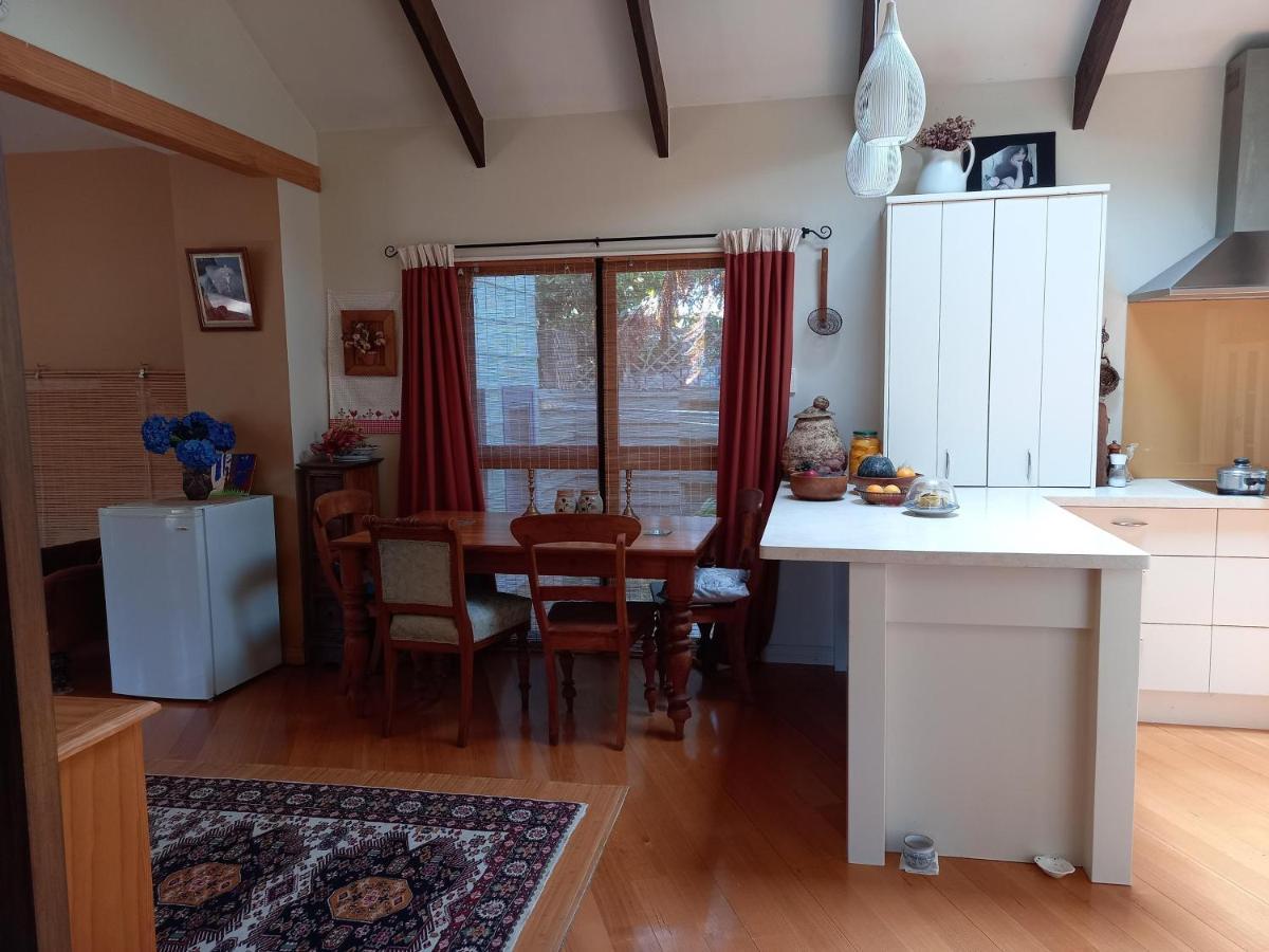 Birds Eyes Te Awanga Bed & Breakfast Bagian luar foto