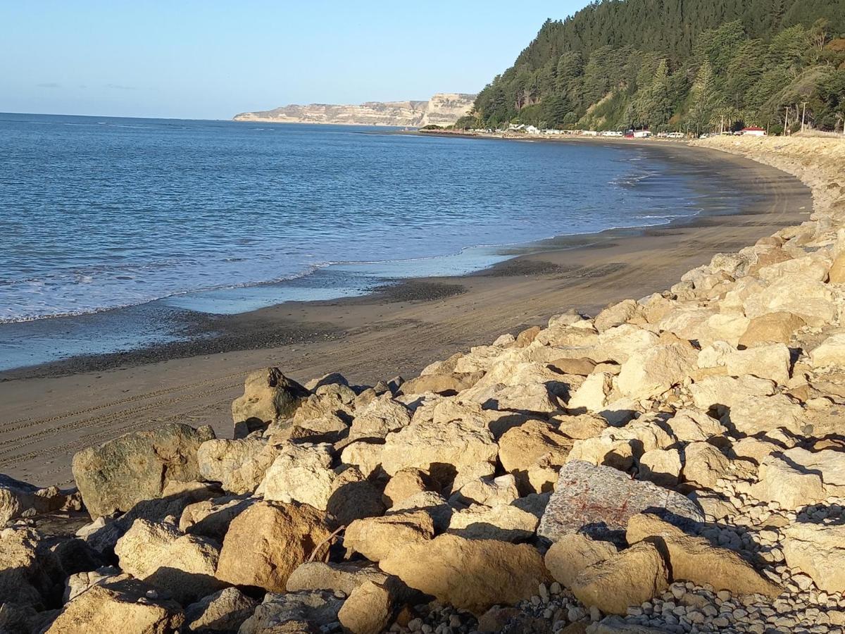 Birds Eyes Te Awanga Bed & Breakfast Bagian luar foto