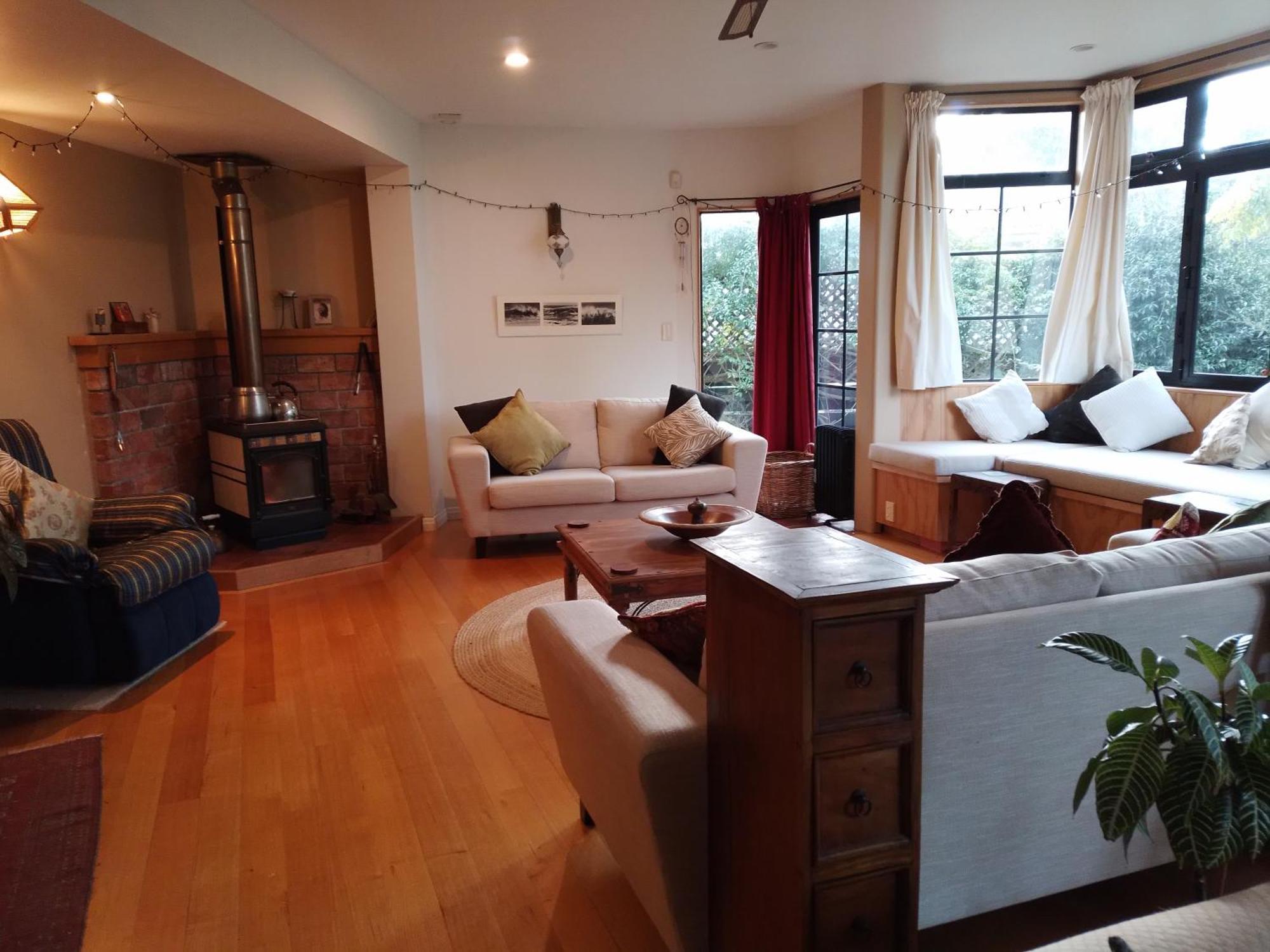Birds Eyes Te Awanga Bed & Breakfast Bagian luar foto